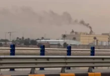 Ataque contra la embajada de Estados Unidos en Bagdad en medio de una escalada de violencia Columna de humo sobre el complejo diplomático de Estados Unidos en Bagdad tras un ataque