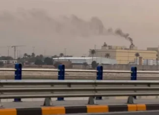 Ataque contra la embajada de Estados Unidos en Bagdad en medio de una escalada de violencia Columna de humo sobre el complejo diplomático de Estados Unidos en Bagdad tras un ataque