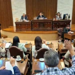 Legislatura respalda modelo educativo y modernización en Santiago