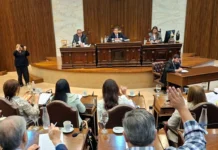 Legislatura respalda modelo educativo y modernización en Santiago
