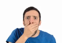 La verdad que pocos conocen: qué hay detrás de las coincidencias Persona sorprendida al recibir mensaje inesperado coincidencias y destino