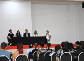 La Municipalidad de Quimilí firmó un convenio educativo con la Universidad Siglo 21 Presentación del convenio educativo entre la Municipalidad de Quimilí y la Universidad Siglo 21