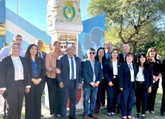 Día de la Memoria en Loreto: emotivo acto en la Plaza de la Memoria Acto por el Día de la Memoria en la Plaza de la Memoria de Loreto con participación de autoridades y vecinos