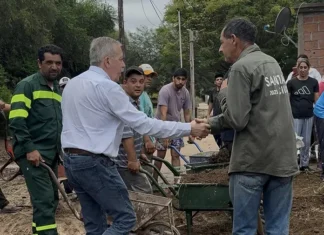 El gobernador Elías Suárez supervisó operativos por la crecida del Río Dulce en distintos sectores de la Capital El gobernador Elías Suárez supervisando trabajos de contención por la crecida del Río Dulce en Santiago del Estero