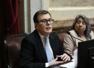 Gerardo Zamora renunció al aumento de dietas del Senado junto a los representantes santiagueños Imagen del senador Gerardo Zamora - renuncia al aumento de dietas en el Senado de la Nación