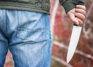 Violento asalto en Frías: una docente fue apuñalada y permanece internada Operativo policial en Frías tras el asalto violento a una docente que resultó herida con un arma blanca.