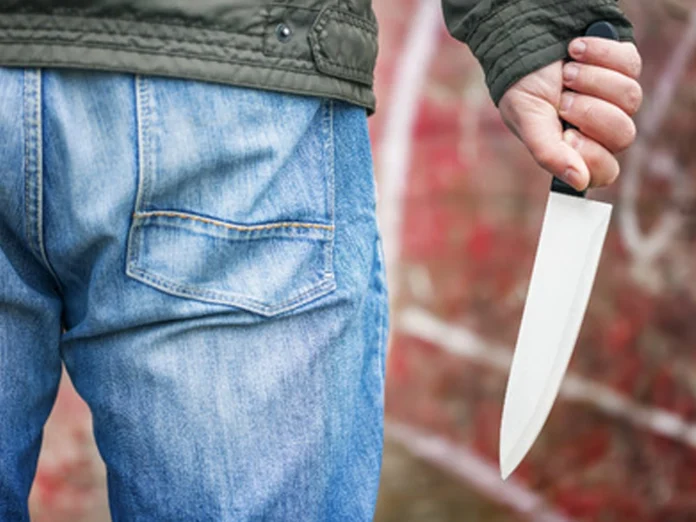 Operativo policial en Frías tras el asalto violento a una docente que resultó herida con un arma blanca.