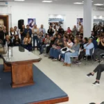 José Emilio Neder fortalece el PJ y convoca al Congreso Provincial del 18 de abril José Emilio Neder liderando una reunión del PJ en Santiago del Estero anunciando el Congreso Provincial.