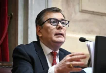 Zamora impulsa una ley contra la “pornovenganza” y advierte sobre la falta de protección a las víctimas Gerardo Zamora impulsando un proyecto de ley contra la pornovenganza en Argentina para proteger a las víctimas de violencia digital.