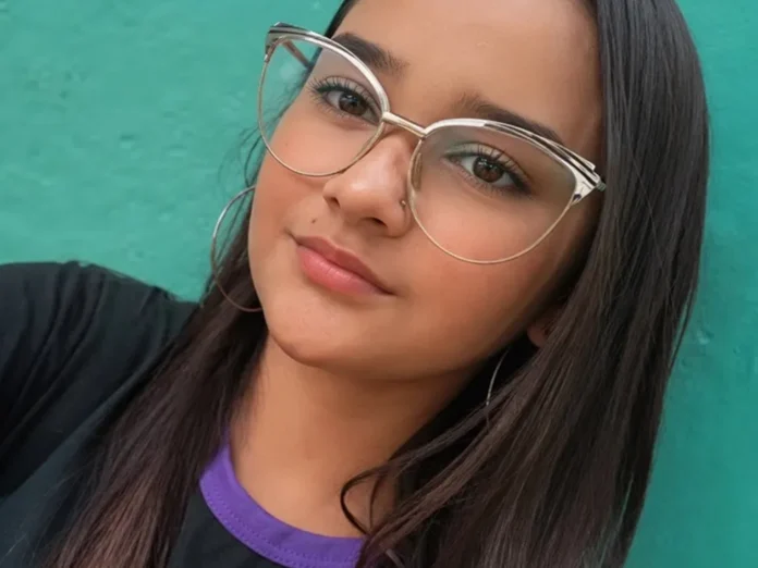 Adolescente murió por descarga eléctrica en Brasil tras usar una planchita para el pelo.