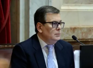 Zamora impulsa proyectos sobre salud mental, cobertura de protectores solares y nuevas oficinas de Migraciones Gerardo Zamora presentó proyectos legislativos sobre salud mental, protectores solares y oficinas de Migraciones