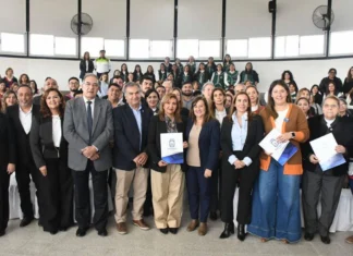 Norma Fuentes impulsa nuevas políticas educativas para formar ciudadanos responsables desde la infancia Norma Fuentes durante el lanzamiento del programa educativo municipal en Santiago del Estero