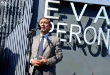 Silva Neder: «Siempre, y más aún en tiempos críticos, el legado de solidaridad de Evita es la consigna» Carlos Silva Neder durante un mensaje en homenaje al aniversario del nacimiento de Eva Perón