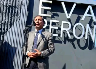 Silva Neder: «Siempre, y más aún en tiempos críticos, el legado de solidaridad de Evita es la consigna» Carlos Silva Neder durante un mensaje en homenaje al aniversario del nacimiento de Eva Perón