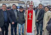 Carlos Silva Neder participó de la misa central en honor al Señor de Mailín Señor de los Milagros de Mailín durante la misa central con la presencia de Carlos Silva Neder y autoridades religiosas.