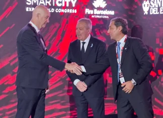 Silva Neder: “Santiago del Estero no está esperando el futuro, lo está construyendo” Smart City Expo Santiago del Estero durante la apertura encabezada por Carlos Silva Neder en el Fórum.