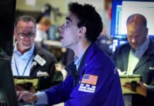 Mercados: Wall Street pasa a fuertes pérdidas y arrastra a los activos argentinos