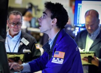 Mercados: Wall Street pasa a fuertes pérdidas y arrastra a los activos argentinos