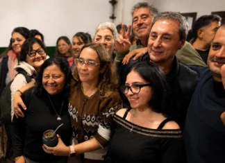 Gran convocatoria en Forres: Belén Abdala compartió una jornada de diálogo junto a vecinos y Carlos Silva Neder Belén Abdala en Forres durante el encuentro Tomemos un Mate entre Compañeros junto a vecinos.