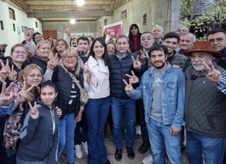 Silva Neder participó de una mateada con vecinos de Pozo Hondo y respaldó la candidatura de Kory Martín Kory Martín en Pozo Hondo durante una mateada junto a Carlos Silva Neder y vecinos de la comunidad.
