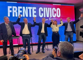 Mario Benavente fue presentado como candidato a intendente de la Capital por el Frente Cívico Mario Benavente candidato a intendente durante el acto de presentación del Frente Cívico.