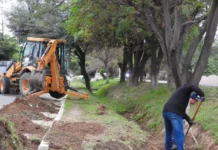 Ramón González profundiza obras de mantenimiento y saneamiento para mejorar la calidad de vida de los loretanos Trabajos de mantenimiento de desagües y limpieza urbana impulsados por la gestión de Ramón González en Loreto.
