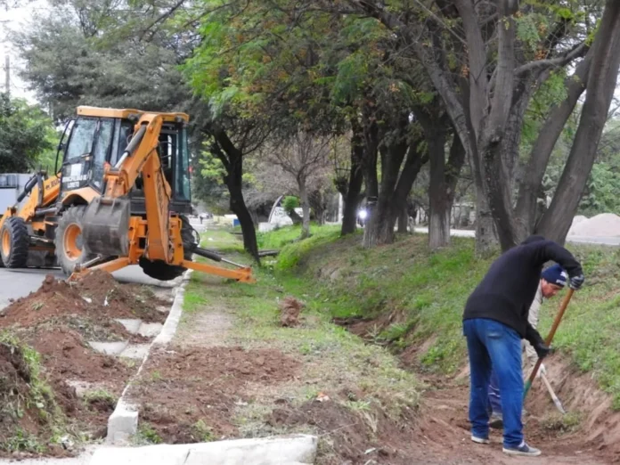 ramon-gonzalez-obras-loreto Trabajos de mantenimiento de desagües y limpieza urbana impulsados por la gestión de Ramón González en Loreto.