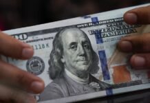 El dólar mayorista anotó un nuevo récord nominal y quedó al borde de los 1.500 pesos