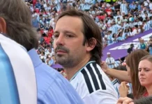 Con la tuya: Santiago Viola, viceministro de Justicia de la Nación, fue al Mundial en Estados Unidos Santiago Viola durante su viaje al Mundial de Clubes en Estados Unidos.