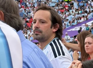 Con la tuya: Santiago Viola, viceministro de Justicia de la Nación, fue al Mundial en Estados Unidos Santiago Viola durante su viaje al Mundial de Clubes en Estados Unidos.