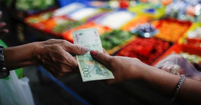 Una-familia-tipo-necesita-mas-de-1560000-para-no-ser.JPG