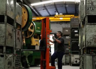 Demoras en sueldos, bancos e impuestos: casi la mitad de las empresas industriales tienen problemas para afrontar sus pagos habituales