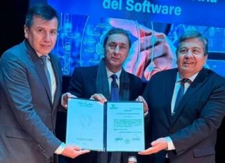 Silva Neder destacó el desafío de la inteligencia artificial y el rol de la formación tecnológica en Santiago del Estero Carlos Silva Neder durante la jornada sobre inteligencia artificial e industria del software realizada en la UNSE.