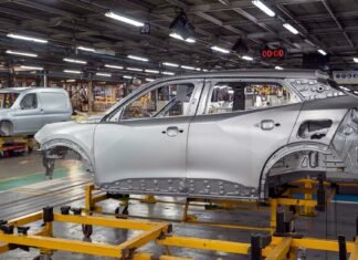 La empresa dueña de Fiat y Peugeot no descarta cerrar sus dos plantas industriales en la Argentina